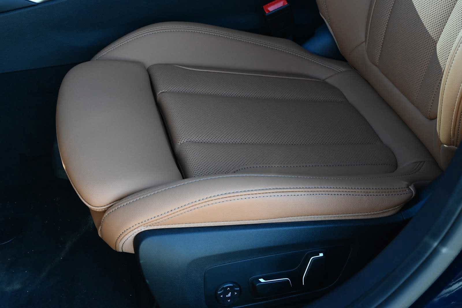 Used 2026 BMW 330i Sedan w/ Premium Package RWD image 16
