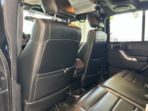 Used 2012 Jeep Wrangler Unlimited Rubicon w/ Connectivity Group AWD/4WD image 36