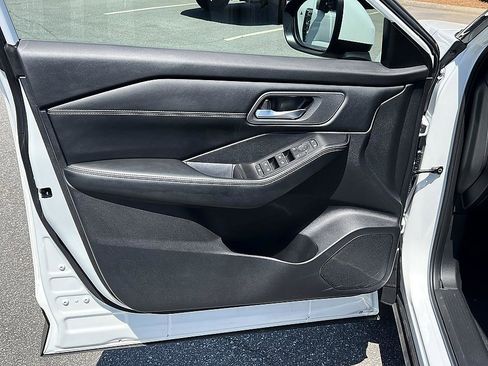 Certified 2025 Nissan Rogue SL FWD image 20