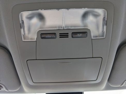 Used 2019 Toyota Highlander LE image 49