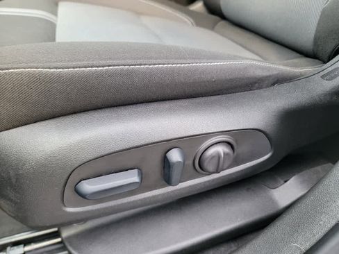 Certified 2025 Chevrolet Blazer LT image 11