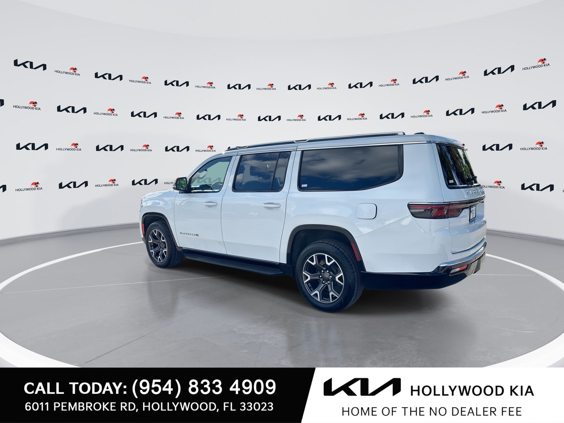 Used 2024 Jeep Wagoneer L Series III w/ Flexible Seating Group AWD/4WD image 6