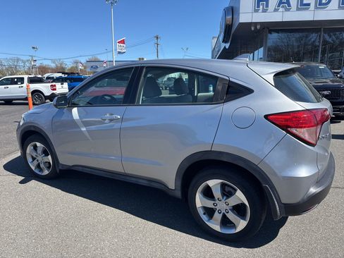 Used 2018 Honda HR-V LX image 3