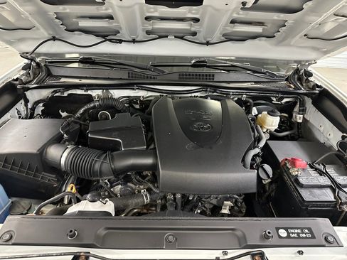 Used 2019 Toyota Tacoma TRD Sport AWD/4WD image 34