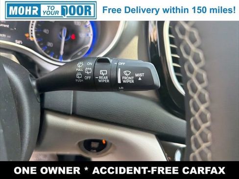 Used 2023 Chrysler Pacifica Touring-L image 17