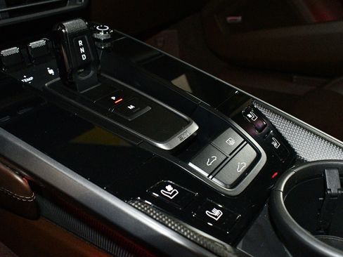 Used 2021 Porsche 911 Turbo image 39