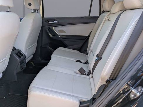 Used 2018 Volkswagen Tiguan SEL AWD/4WD image 13