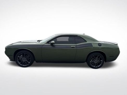 Used 2022 Dodge Challenger SXT w/ Plus Package image 2