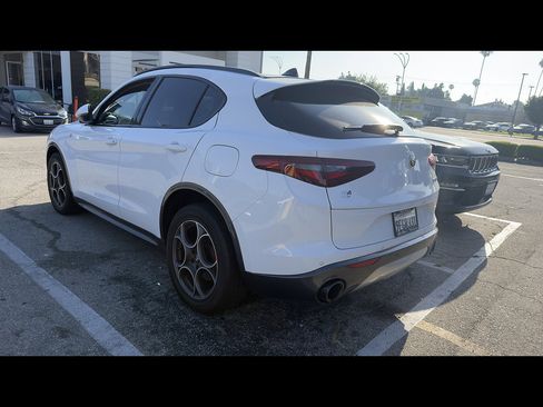Used 2023 Alfa Romeo Stelvio Ti AWD/4WD image 4