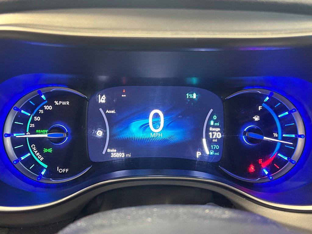 Used 2025 Chrysler Pacifica Premium FWD image 17