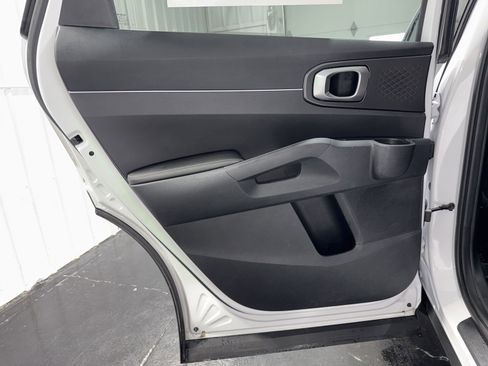 Used 2023 Kia Sorento LX FWD image 15