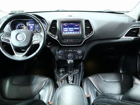 Used 2019 Jeep Cherokee Latitude Plus w/ Cold Weather Group image 4