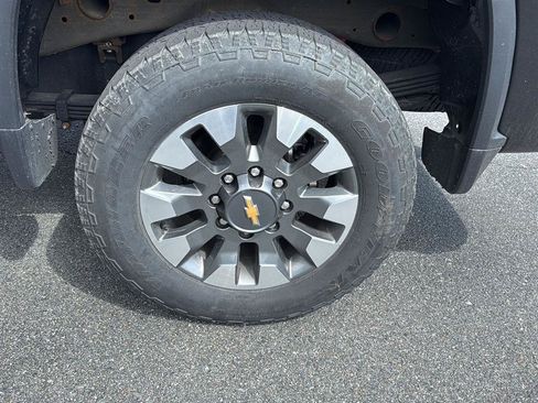 Used 2024 Chevrolet Silverado 2500 Custom w/ Custom Value Package AWD/4WD image 5