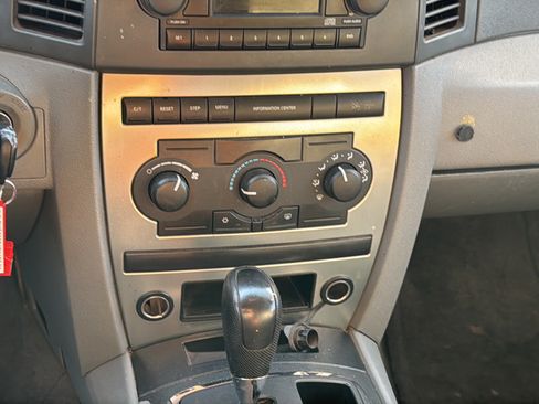 Used 2005 Jeep Grand Cherokee Laredo RWD image 28