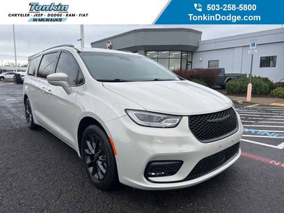 Used 2021 Chrysler Pacifica Touring w/ S Appearance Package