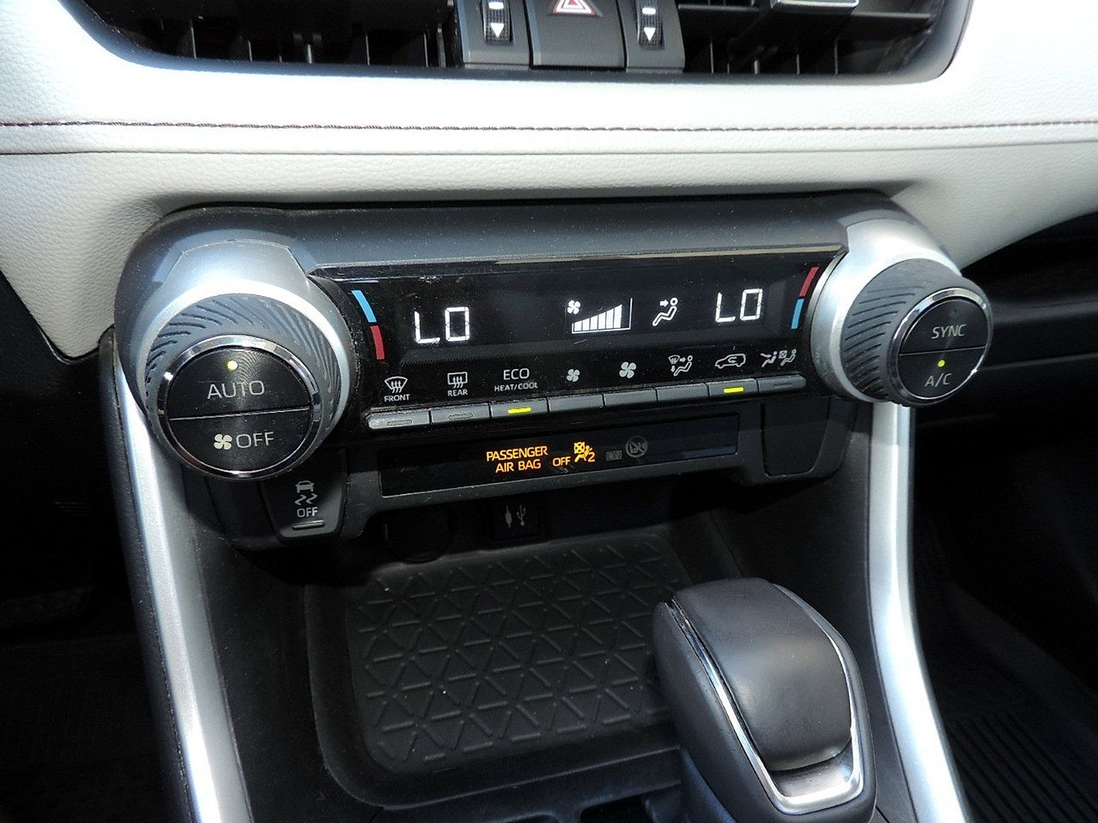 Used 2019 Toyota RAV4 XLE Premium FWD image 20