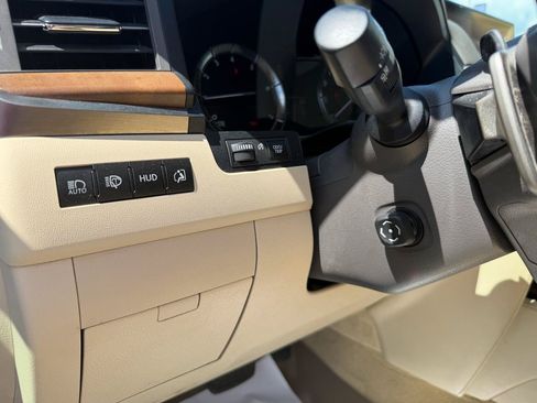 Used 2019 Lexus LX 570 4WD w/ Luxury Package image 27