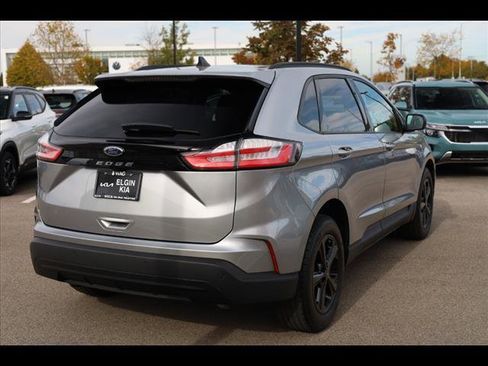 Used 2021 Ford Edge SE image 5