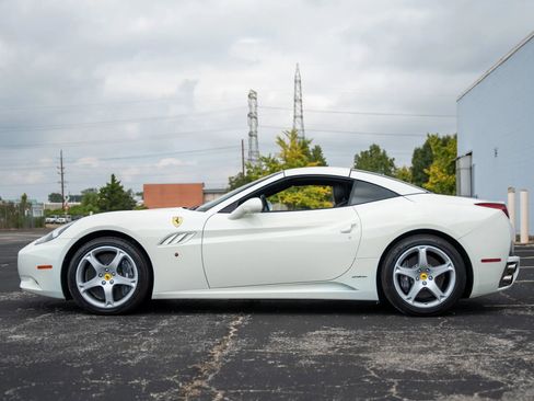 Used 2014 Ferrari California image 27