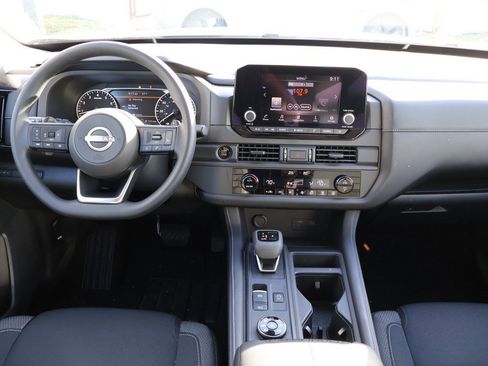Used 2025 Nissan Pathfinder S image 38
