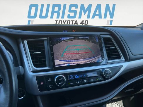 Used 2019 Toyota Highlander XLE AWD/4WD image 22