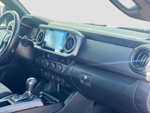 Used 2022 Toyota Tacoma TRD Off-Road w/ Technology Package AWD/4WD image 27