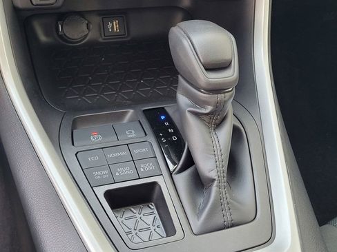 Used 2024 Toyota RAV4 XLE w/ Convenience Package image 21