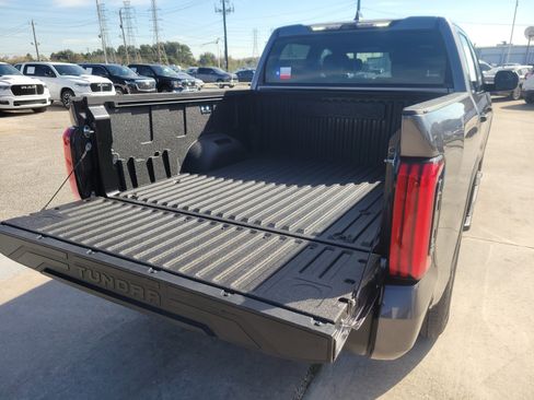 Used 2025 Toyota Tundra SR image 31