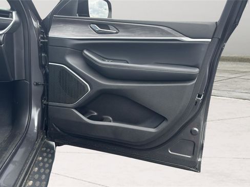 New 2025 Jeep Grand Cherokee Limited w/ Black Appearance Package AWD/4WD image 19