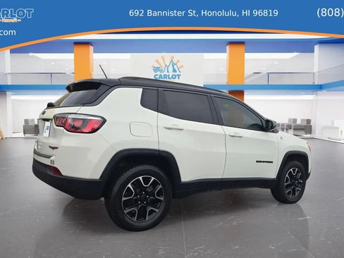 Used 2019 Jeep Cherokee Trailhawk AWD/4WD image 4