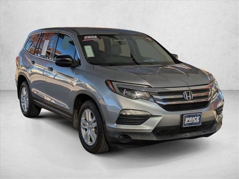 Used 2017 Honda Pilot LX image 3