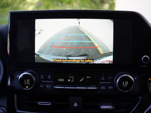 Used 2023 Toyota Highlander XLE AWD/4WD image 20