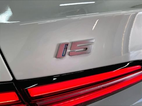 Certified 2026 BMW i5 eDrive40 image 11