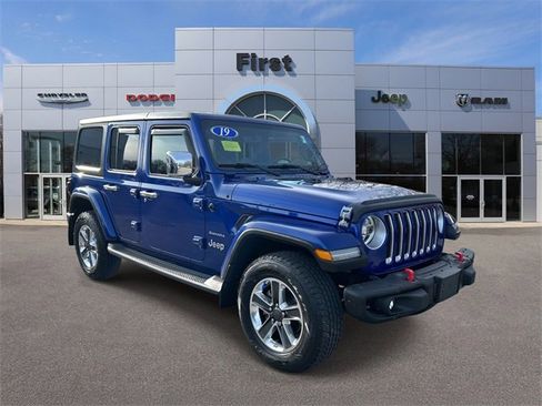 Used 2019 Jeep Wrangler Unlimited Sahara image 1