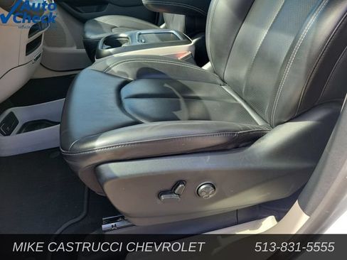 Used 2023 Chrysler Pacifica Touring-L FWD image 25
