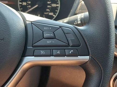 Used 2023 Nissan Altima 2.5 SV FWD image 23