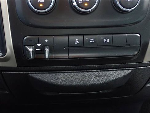 Used 2014 RAM 2500 SLT AWD/4WD image 16