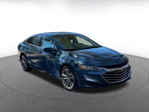 Used 2024 Chevrolet Malibu LT image 3