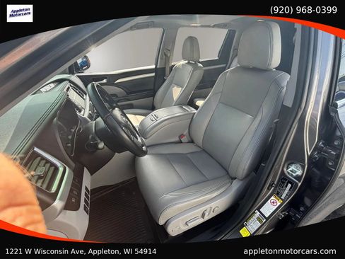 Used 2018 Toyota Highlander XLE AWD/4WD image 24