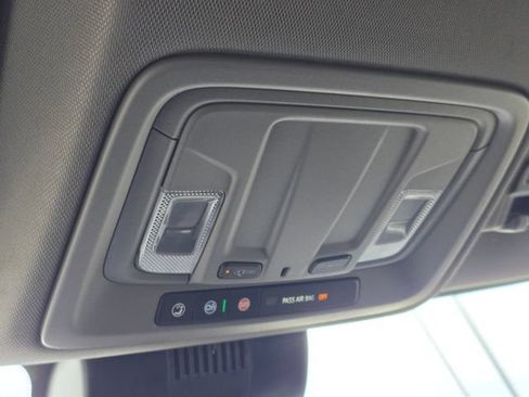 Used 2025 GMC Sierra 1500 SLT AWD/4WD image 33