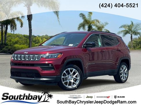 Used 2022 Jeep Compass Latitude w/ Sun and Sound Group AWD/4WD image 1
