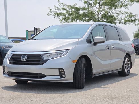 Certified 2024 Honda Odyssey EX-L image 11