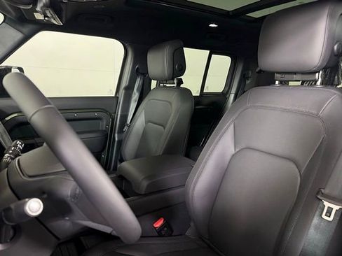 New 2026 Land Rover Defender 130 X-Dynamic SE image 5