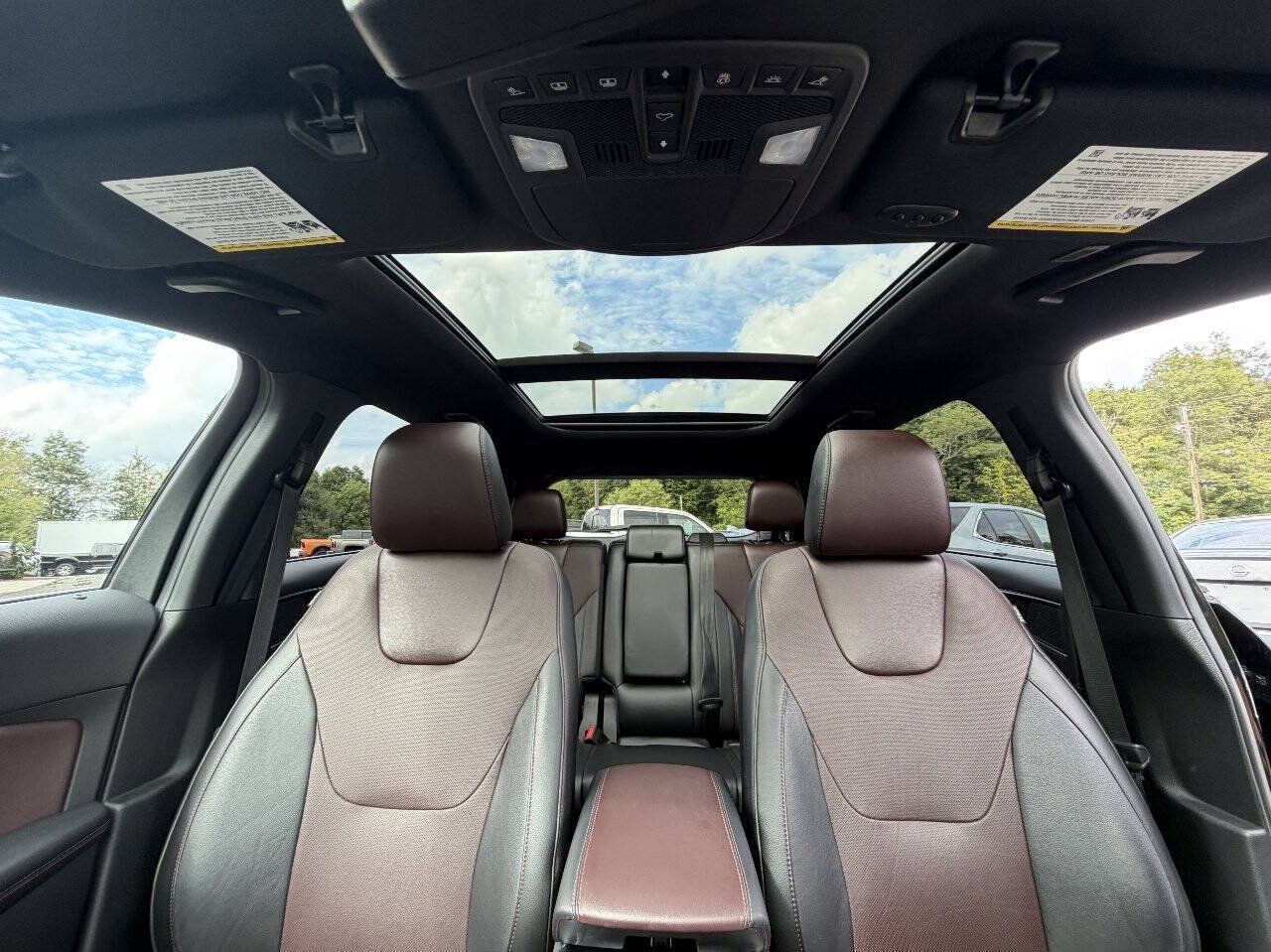 Used 2020 Ford Edge Titanium w/ Equipment Group 301A AWD/4WD image 10