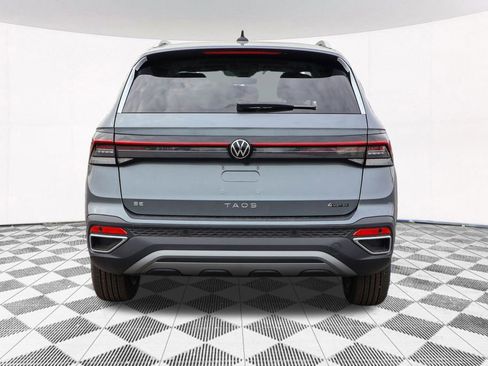 Used 2025 Volkswagen Taos SE AWD/4WD image 11