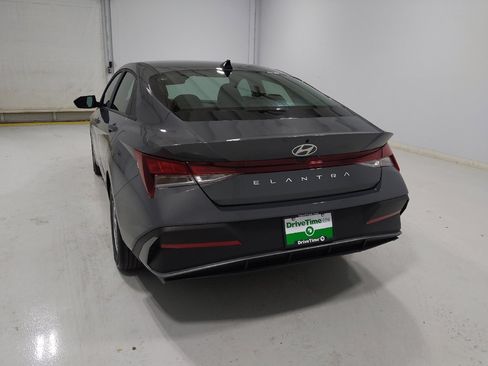 Used 2025 Hyundai Elantra SE FWD image 6