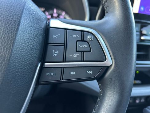 Used 2023 Toyota Highlander XLE image 20