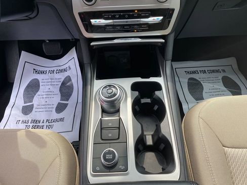 Used 2022 Ford Explorer XLT image 22