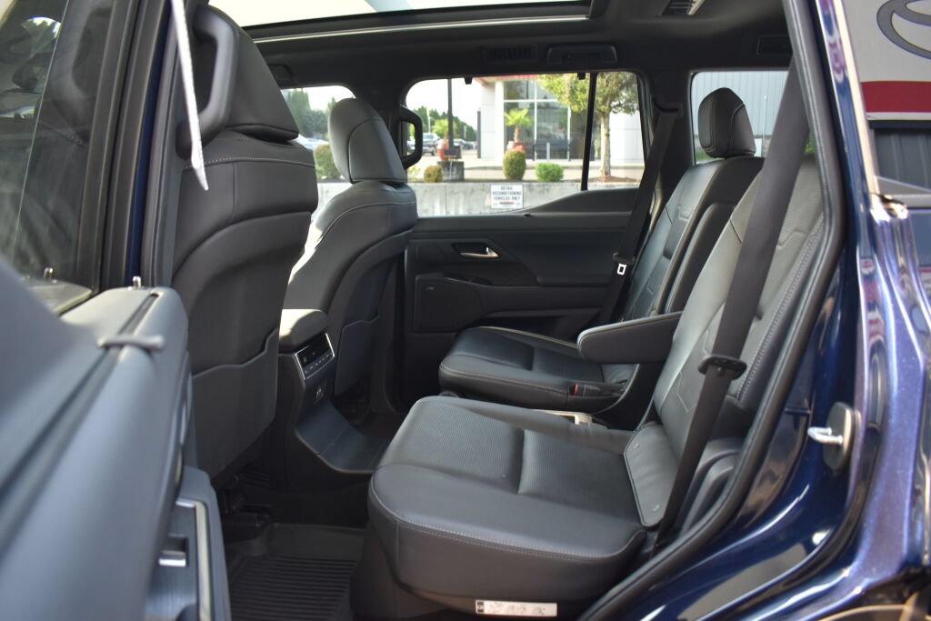 Used 2024 Lexus GX 550 w/ Cold Area Package AWD/4WD image 20