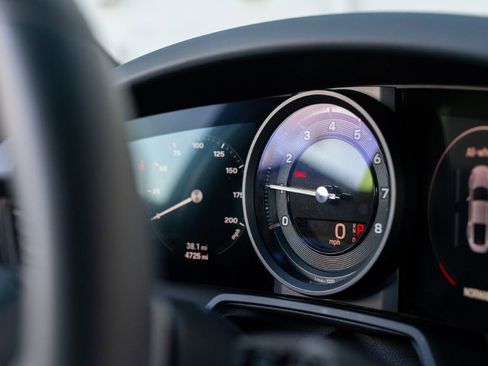 Used 2024 Porsche 911 Carrera 4S w/ Sport Package image 32